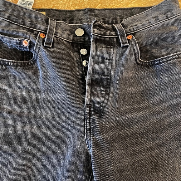 Levi's 501 Original Fit Women's W26 L28 in Take a Hint Grey - Picture 4 of 7